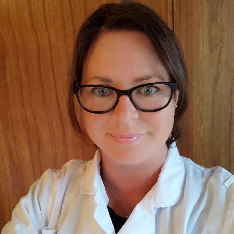 Colleen Wright herbalist 768x768